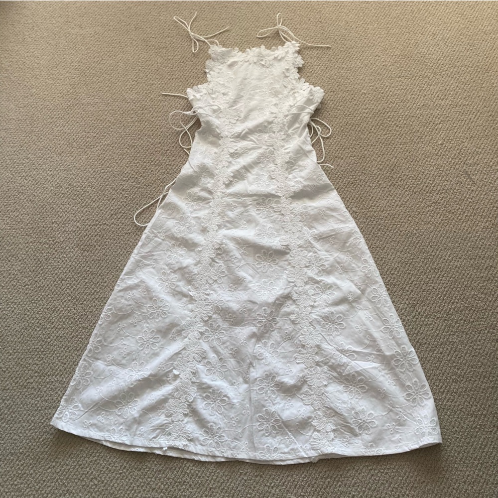 Elegant White Lace Midi Dress Adjustable Tie Straps Women’s Size Medium Like New